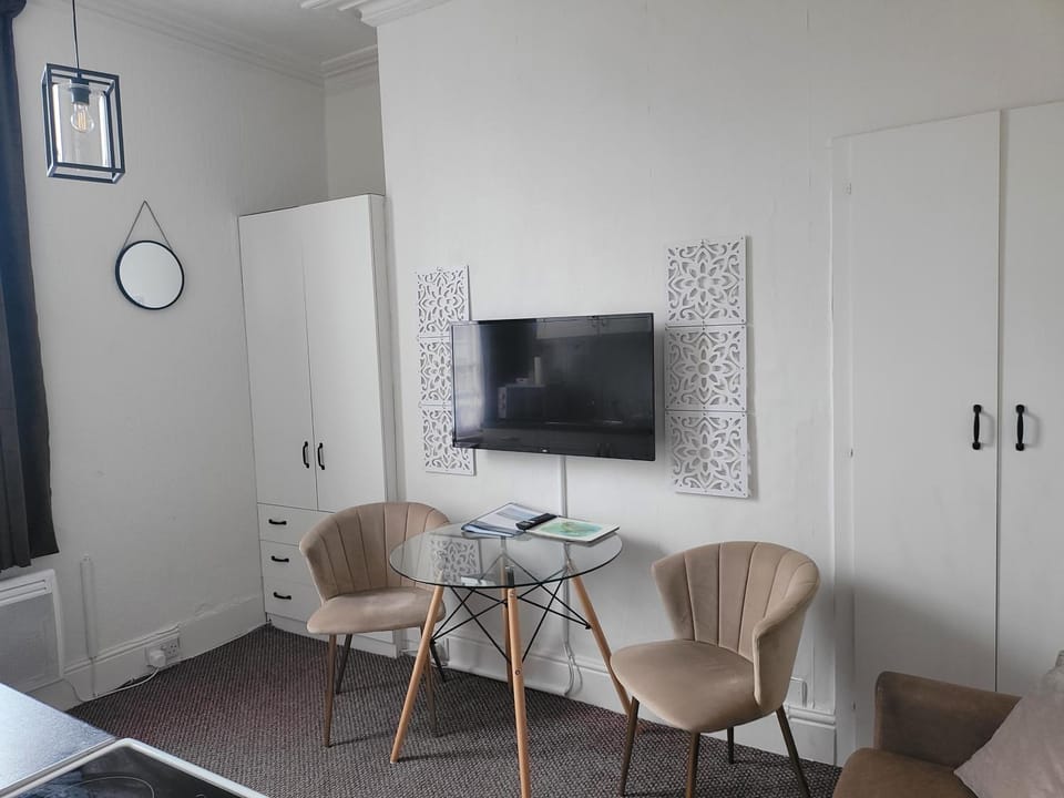 TV and multimedia, Dining area