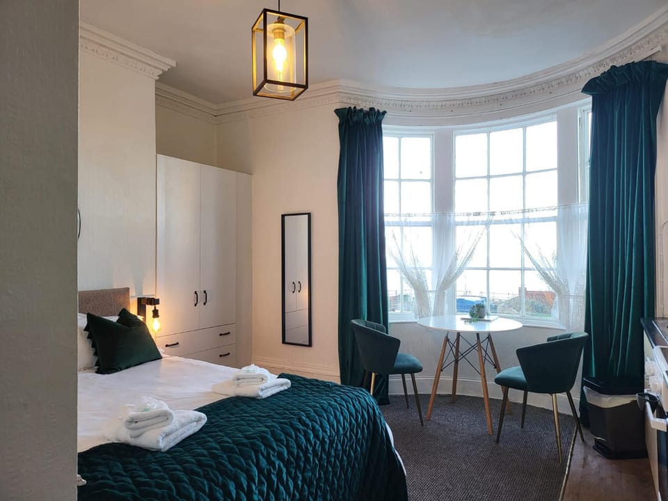 SeaView ground floor flat fast WiFi & FREE PARKING Apartment in Scarborough