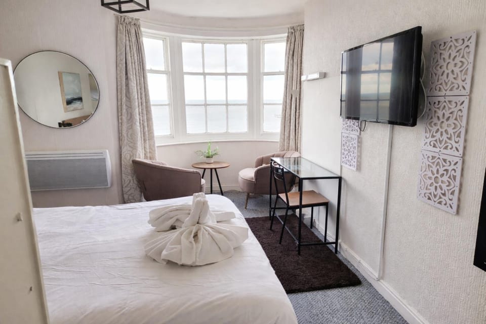 Sea View flat 4 fast WIFI & FREE parking Apartment in Scarborough