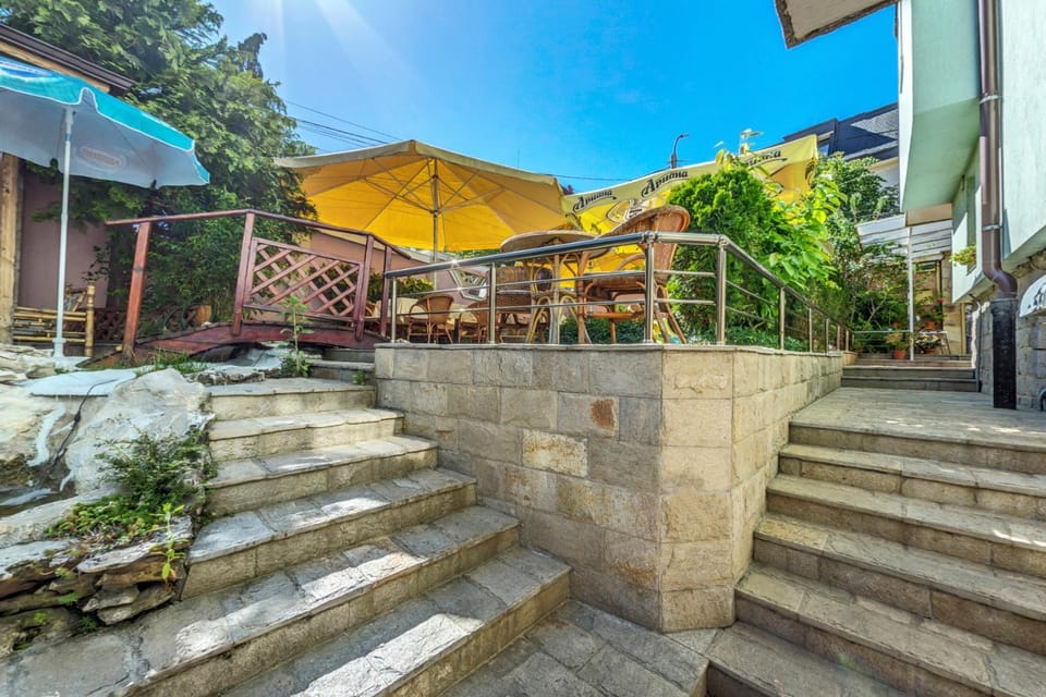 Day, Inner courtyard view