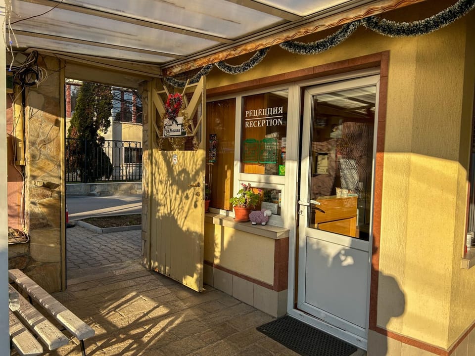 Property building, Lobby or reception, Decorative detail