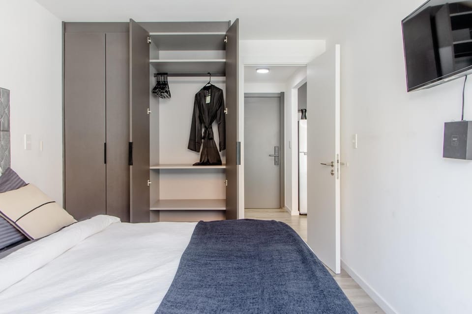 Bed, TV and multimedia, Photo of the whole room, Bedroom, wardrobe