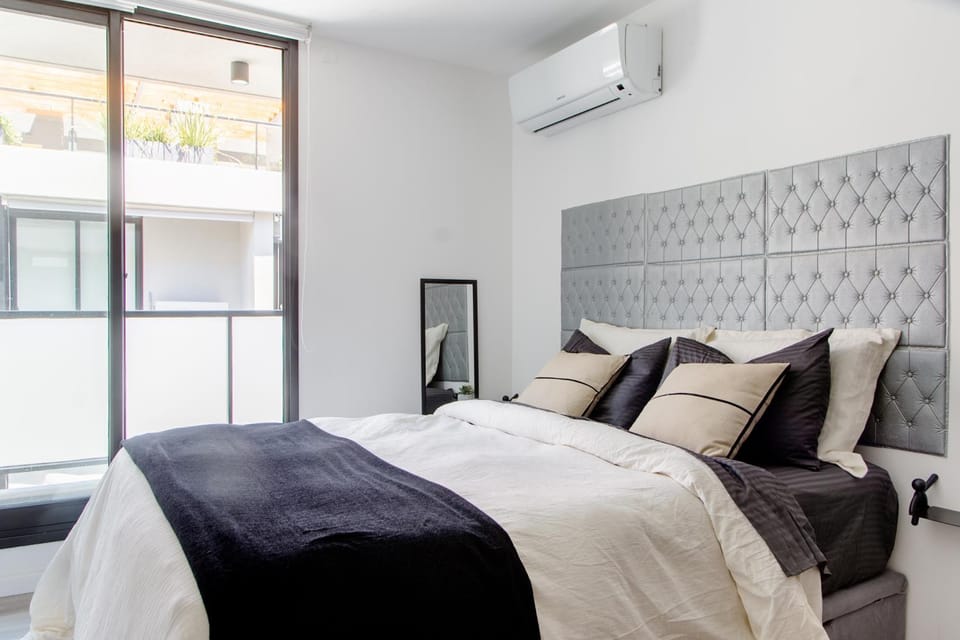 Bed, Photo of the whole room, Bedroom, air conditioner