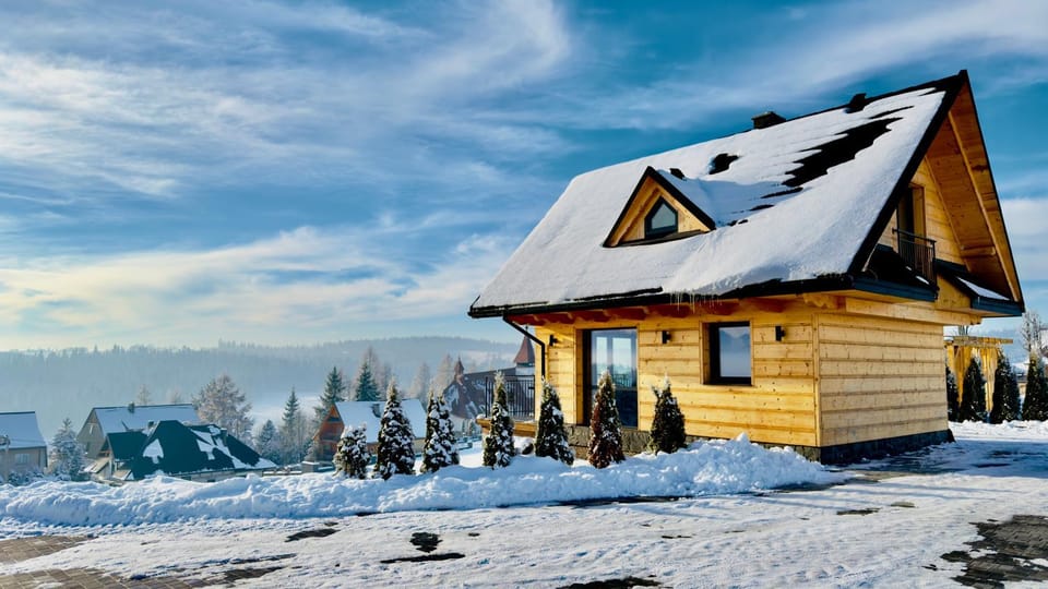 Property building, Day, Natural landscape, Winter, Mountain view