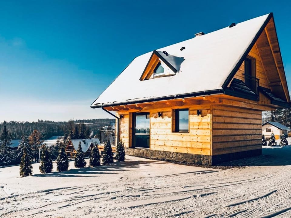 Property building, Day, Natural landscape, Winter, Mountain view
