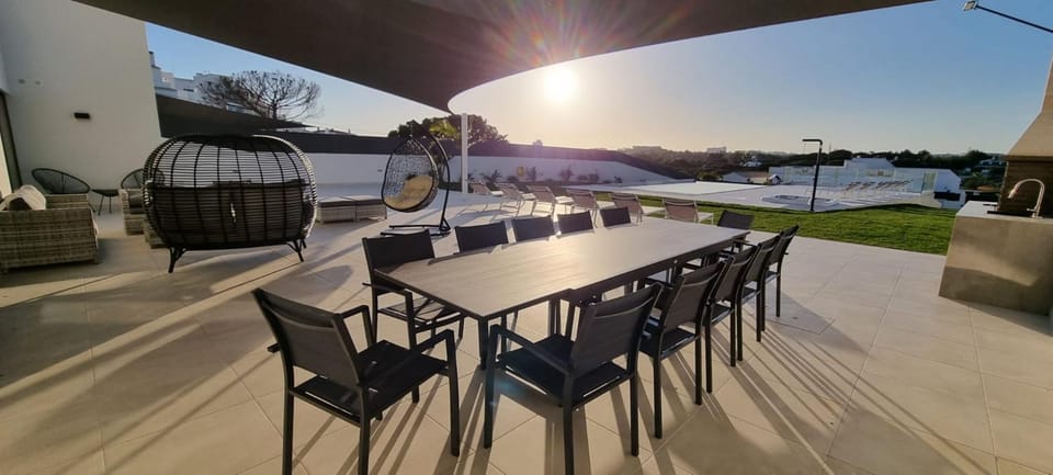Sunrise Villa by Laranjal Rentals Villa in Olhos de Água