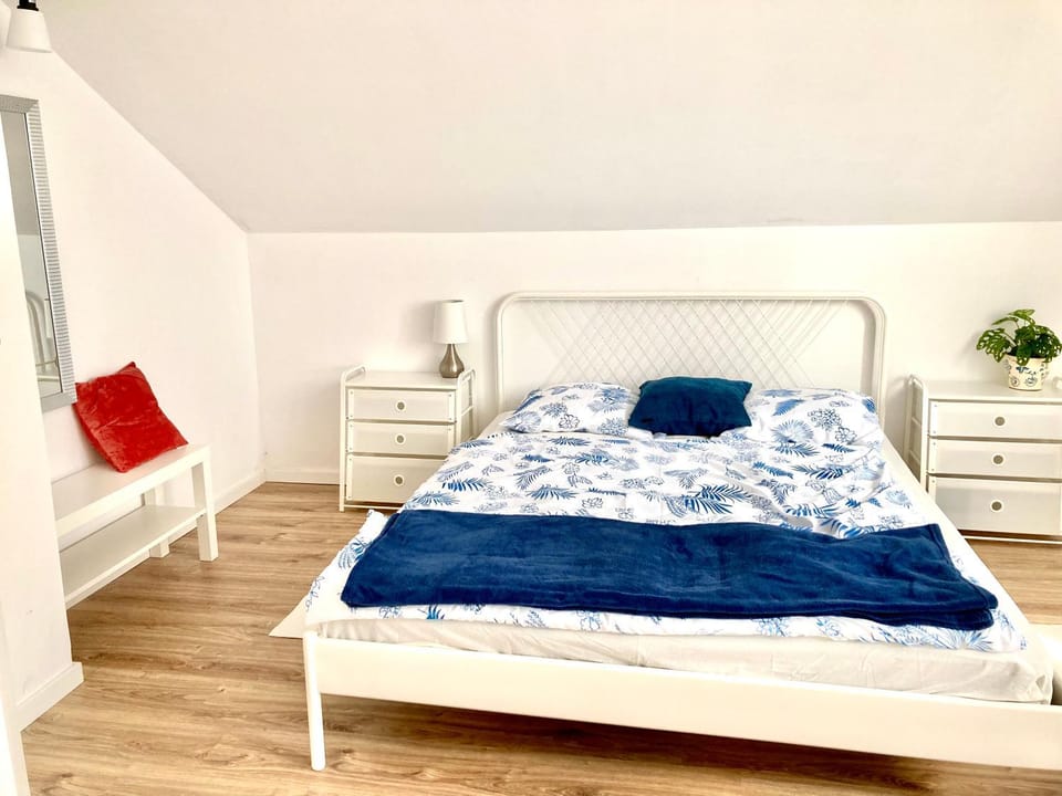 Apartament z Jaskółką piętro- duży 90 m2 plus taras Apartment in Pomeranian Voivodeship