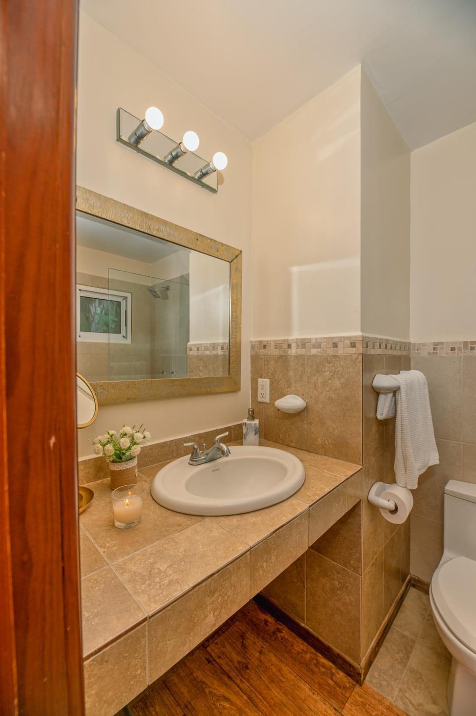 Toilet, Bathroom, towels