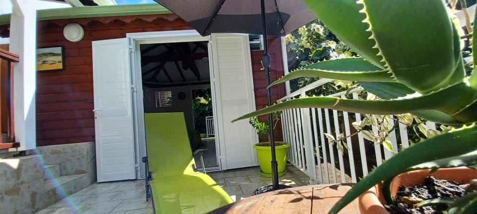 Gite Mamour - Charmant petit bungalow à découvrir House in Leeward Islands