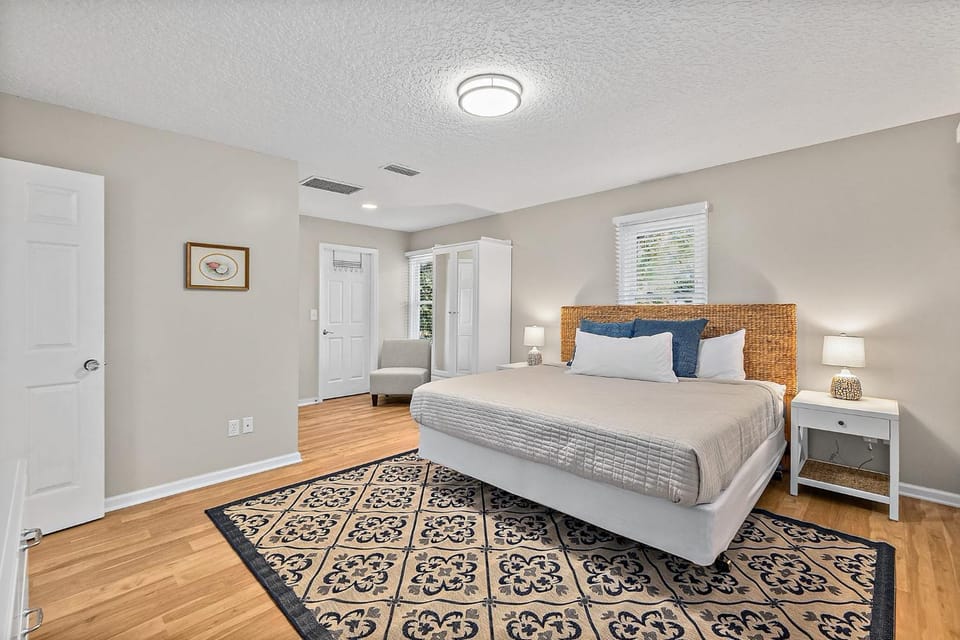 Fullerwood Park Retreat, 5 min to Downtown, Sleeps 6 House in Saint Augustine