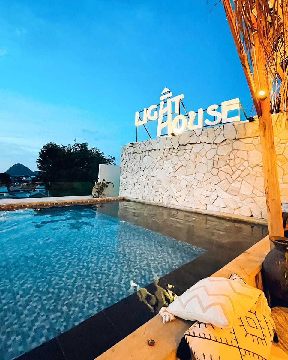 Restaurant/places to eat, Swimming pool