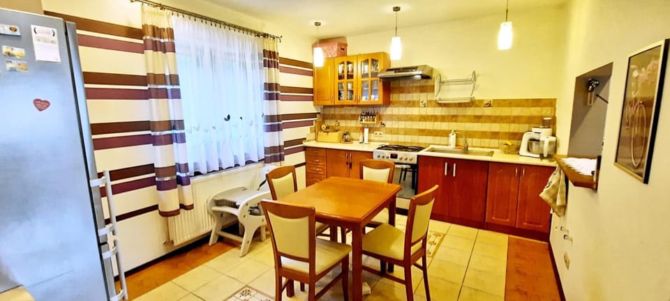Dining area, kitchen