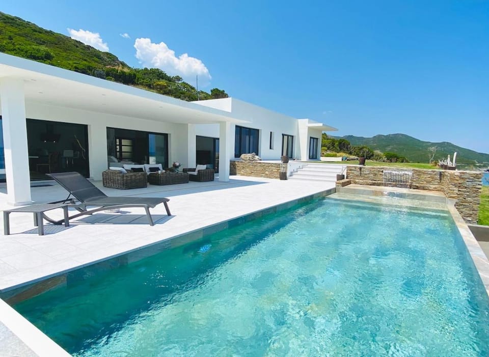 Villa prestige au bord de l'eau- Pietracorbara Villa in Corsica