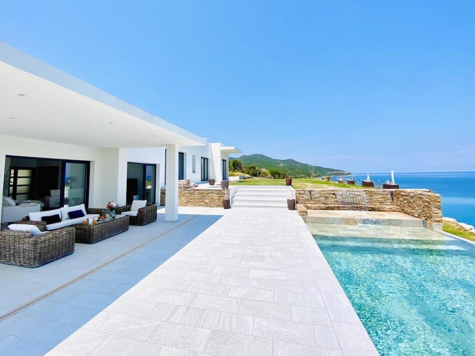 Villa prestige au bord de l'eau- Pietracorbara Villa in Corsica