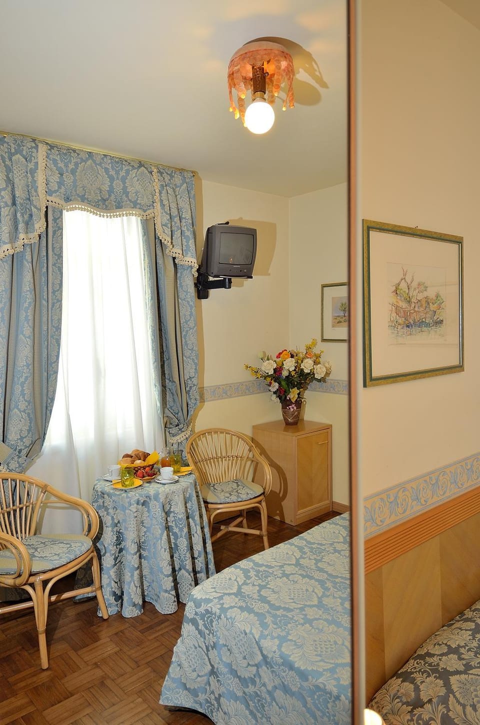 TV and multimedia, Dining area