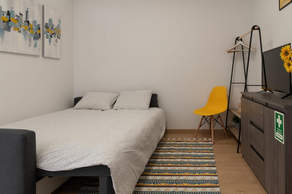 Bed, Living room