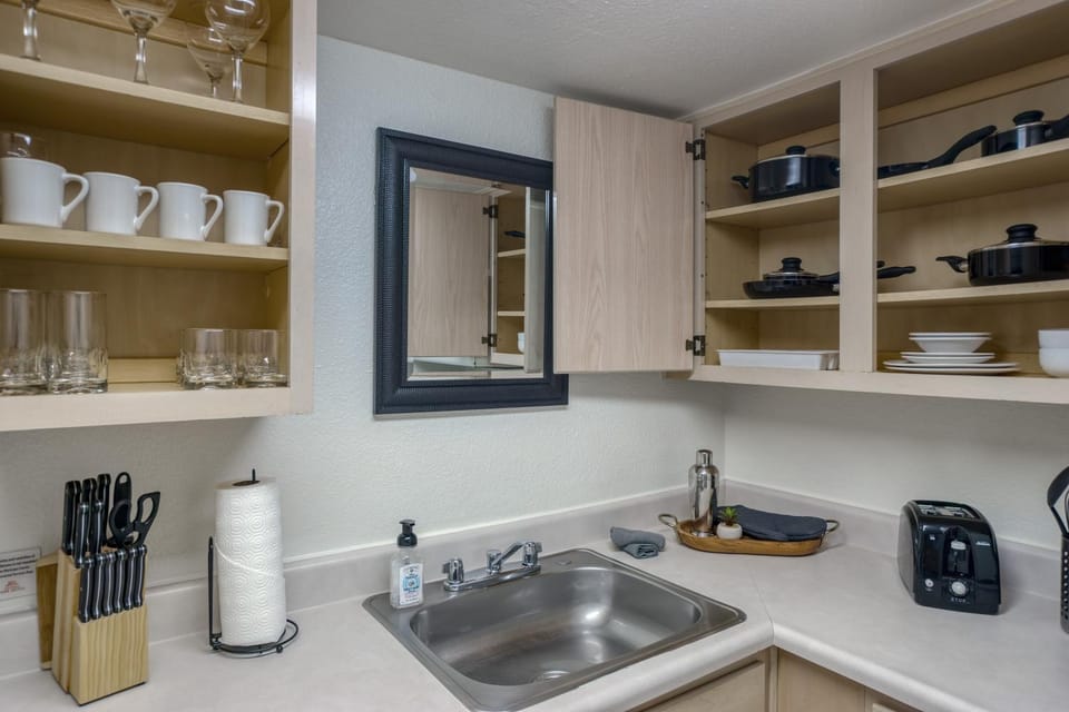 244 Fully Furnished 1BR Suite-Pet Friendly Apartment in Tempe