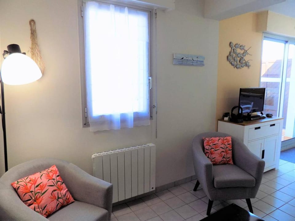 TV and multimedia, Decorative detail, Seating area, hair dresser