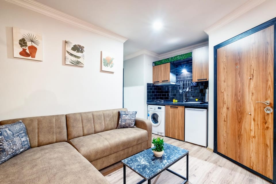 Kitchen or kitchenette, Living room, Seating area, Dining area, minibar, stove