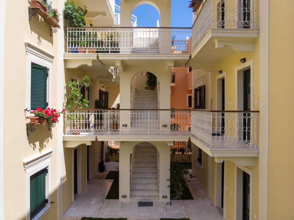 Property building, Facade/entrance