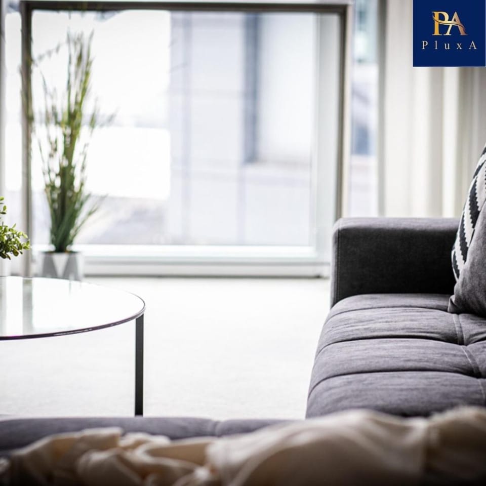 Pluxa Grand Plaza Iconic City Views Apartment in Birmingham