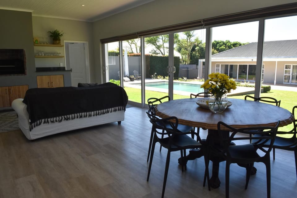 Lounge or bar, Dining area