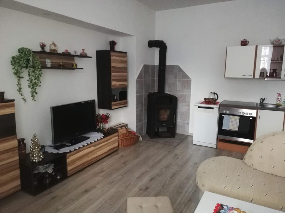 Communal lounge/ TV room, TV and multimedia, Living room, Seating area