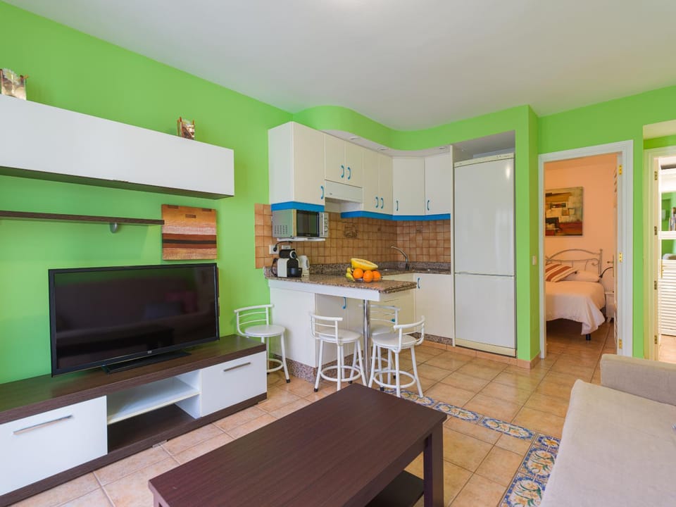 Communal lounge/ TV room, Kitchen or kitchenette, Living room, Seating area, Dining area