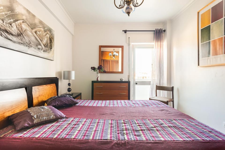 Isabel Dream III, 400m from the train Apartment in Lisbon District