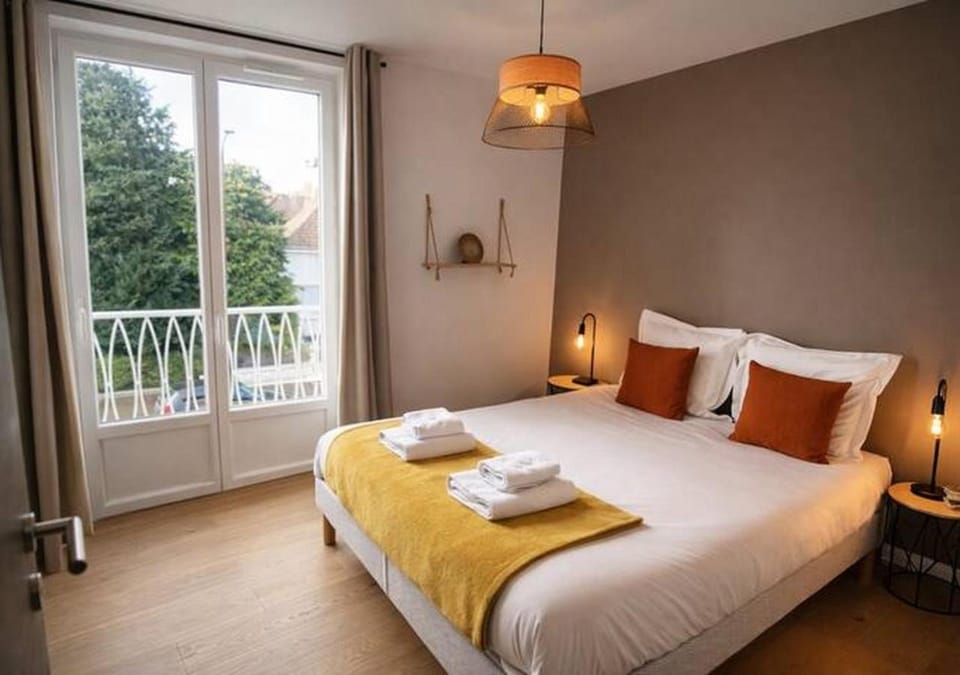 Bed, Balcony/Terrace, Photo of the whole room, Bedroom, towels