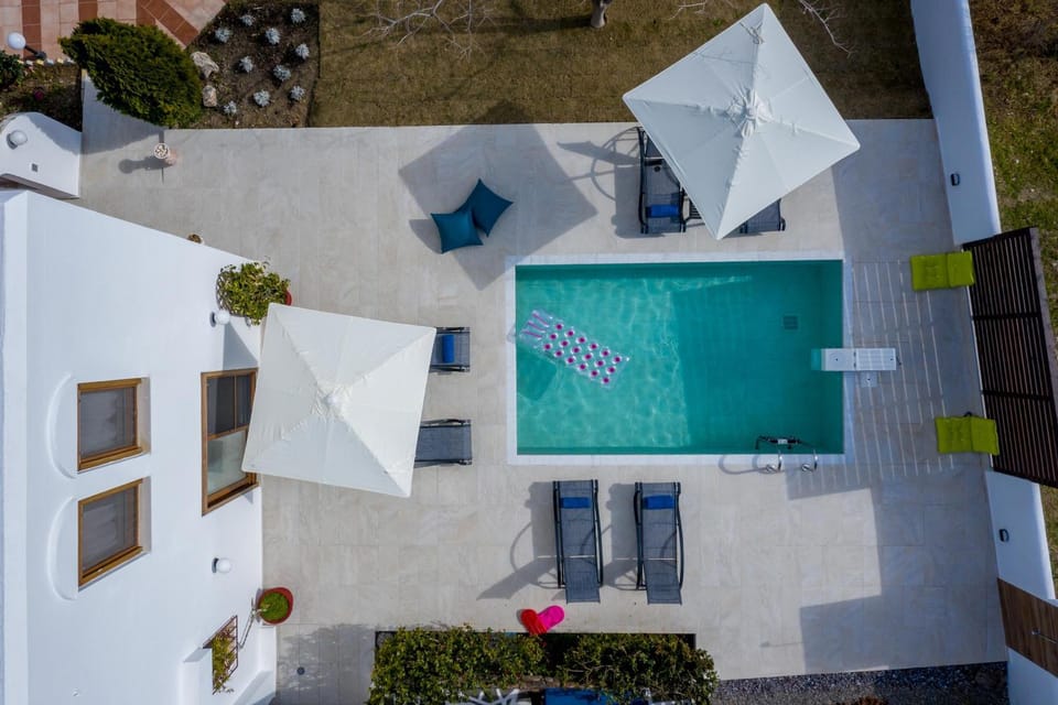 Bird's eye view, Swimming pool