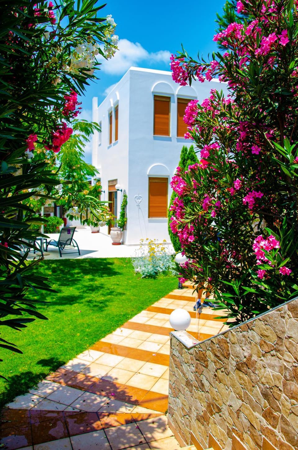 Facade/entrance, Garden