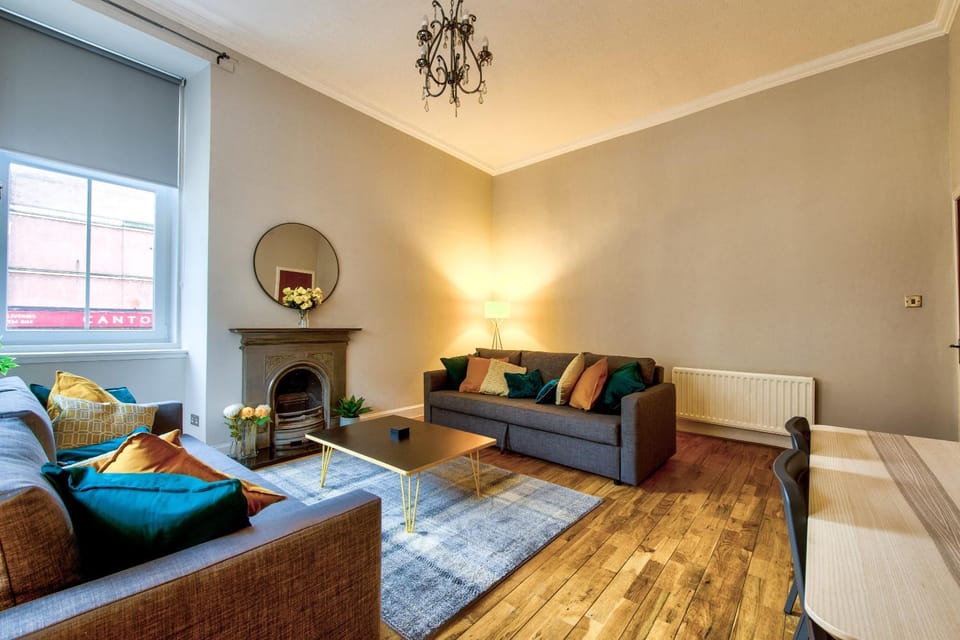 Stylish & Spacious 3 Bedroom Apt in Finnieston, West End Apartment in Glasgow