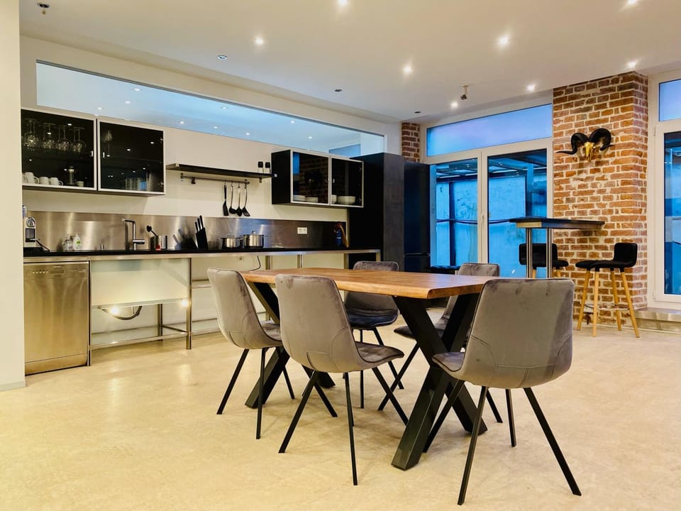 Kitchen or kitchenette, Seating area, Dining area, dishwasher, stove