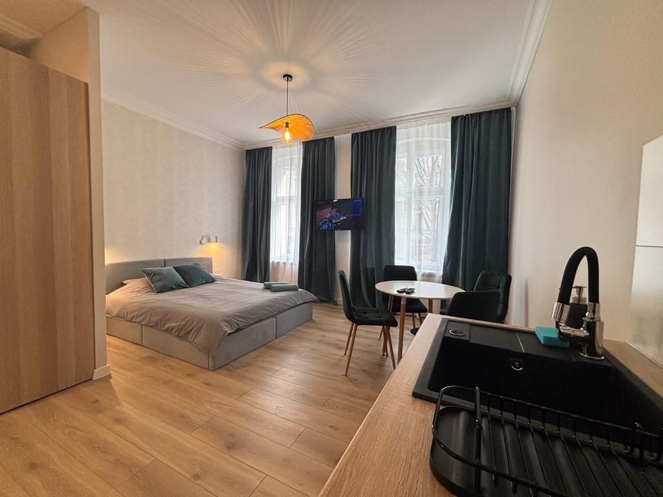 TV and multimedia, Photo of the whole room, Bedroom