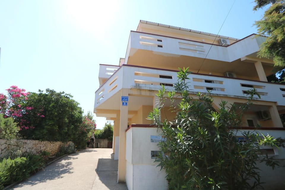 Antodo Alen Apartment in Novalja