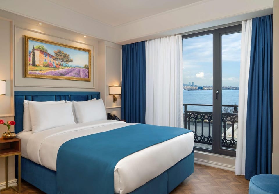 Bed, View (from property/room), Photo of the whole room, Bedroom, Sea view