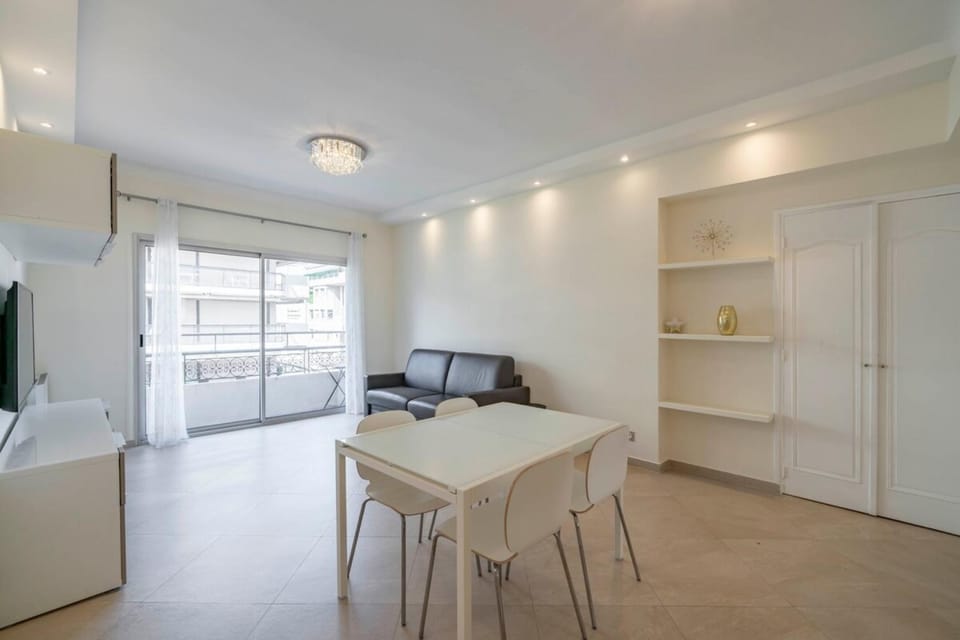 Nice 2 bedroom apartment close to the Croisette Apartment in Cannes