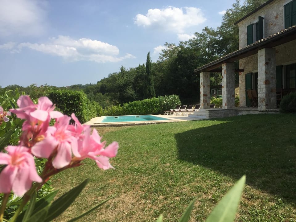 Spacious villa with 10x5m pool, aircon. Rural retreat, stunning views. Villa in Istria County