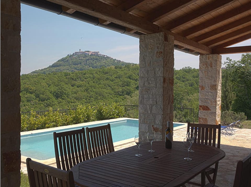 Spacious villa with 10x5m pool, aircon. Rural retreat, stunning views. Villa in Istria County