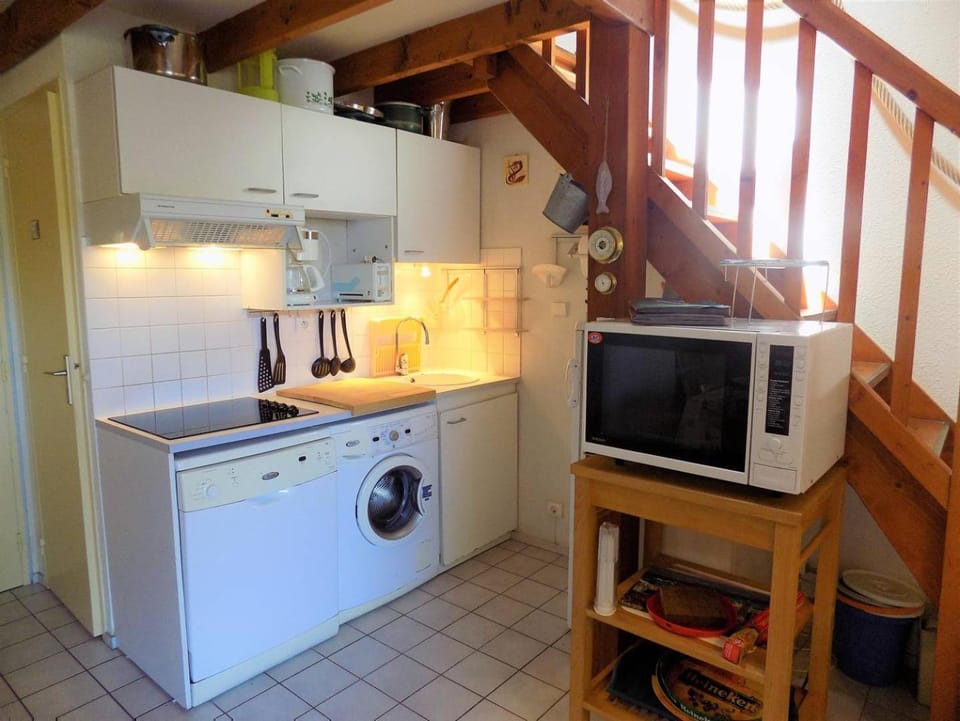 Kitchen or kitchenette, dishwasher, minibar, stove, toaster