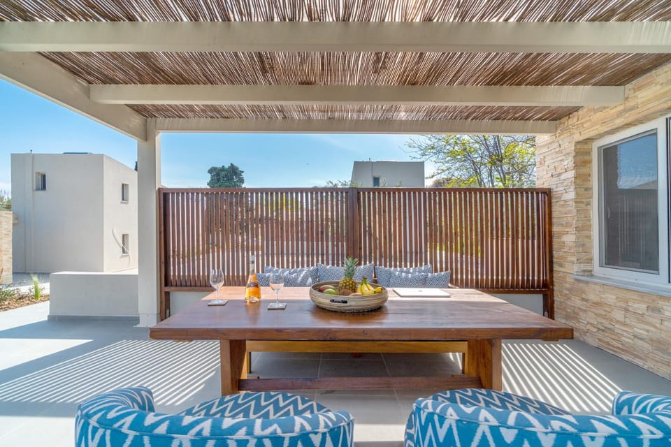Patio, Dining area