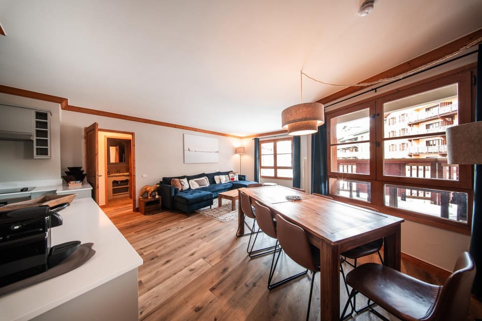 Kitchen or kitchenette, Living room, Dining area