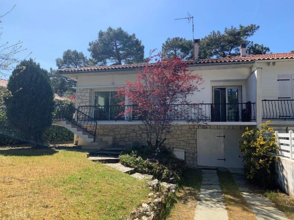 Property building, Day, Garden, Garden view