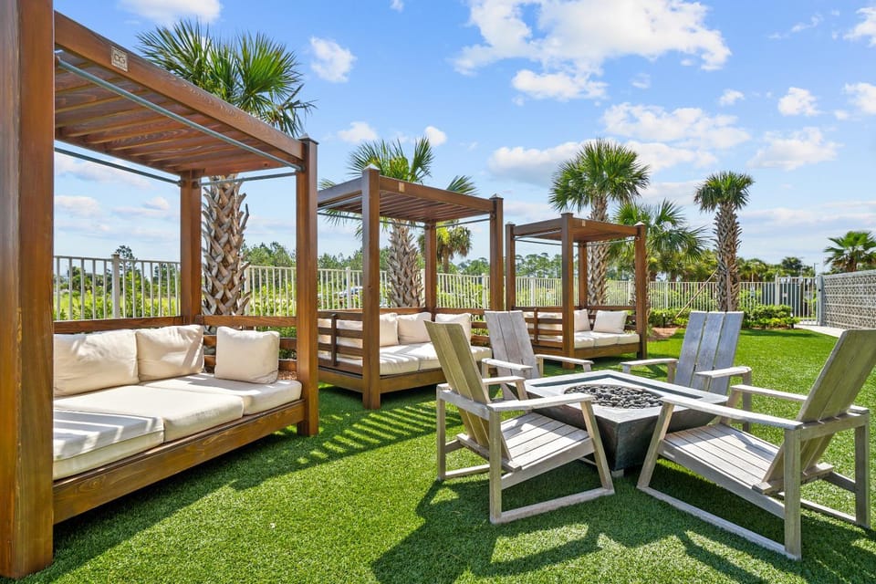 Natural landscape, Seating area, Area and facilities, flat iron
