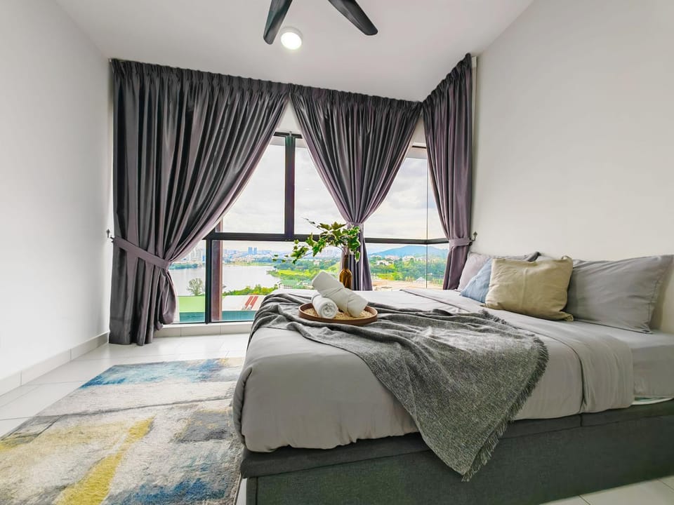 3 Astetica Residences The Mines 4BR WiFi Netflix Lake View Apartment in Negeri Sembilan, Malaysia
