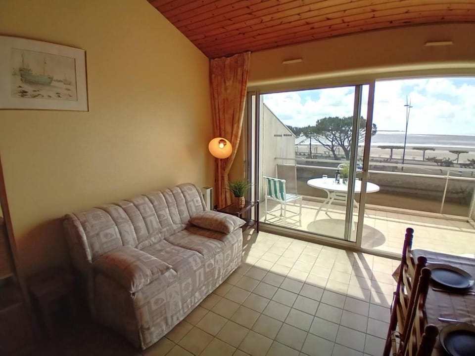Natural landscape, View (from property/room), Balcony/Terrace, Living room, Seating area, Dining area