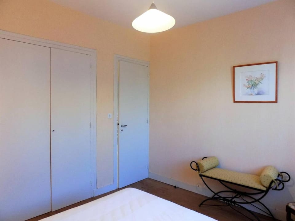 Bed, Photo of the whole room, wardrobe
