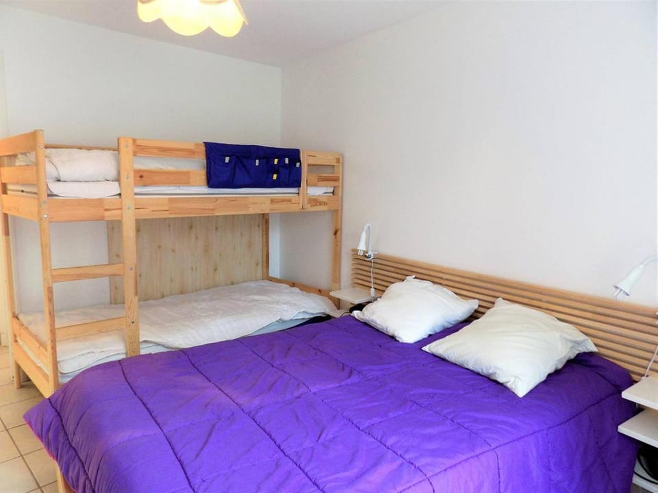 Bed, Photo of the whole room, Bedroom, bunk bed