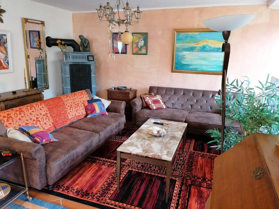 Living room, Seating area